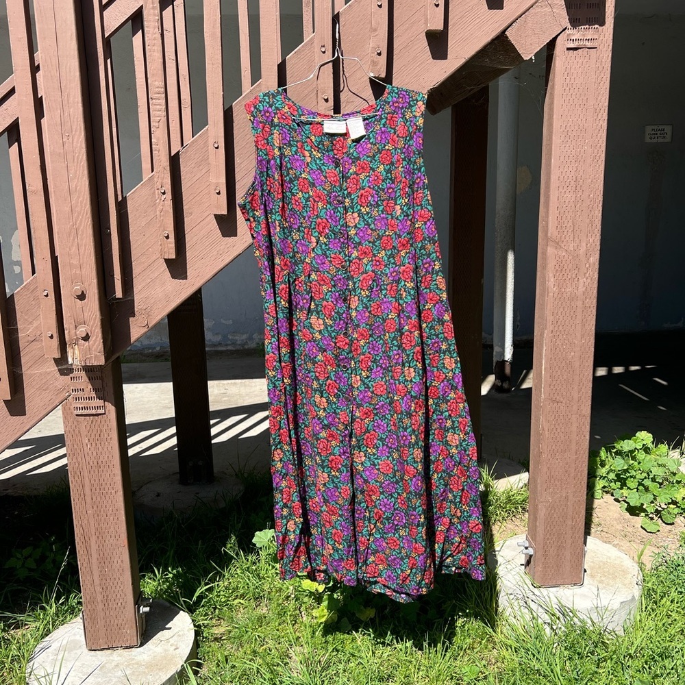 Sleeveless Floral Midi Dress in Purple & Pink - Picture 2 of 9